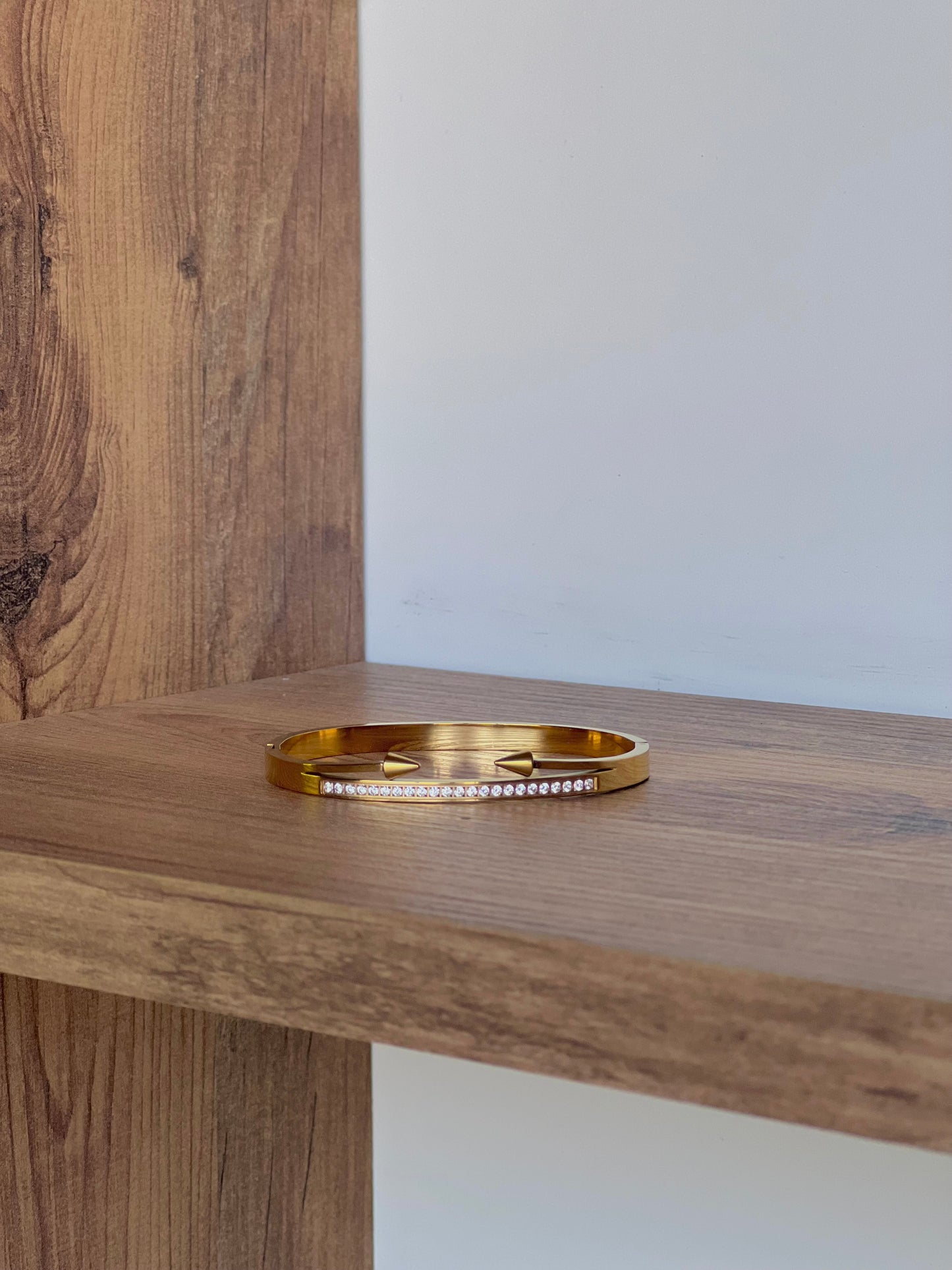 Arrow bangle bracelet