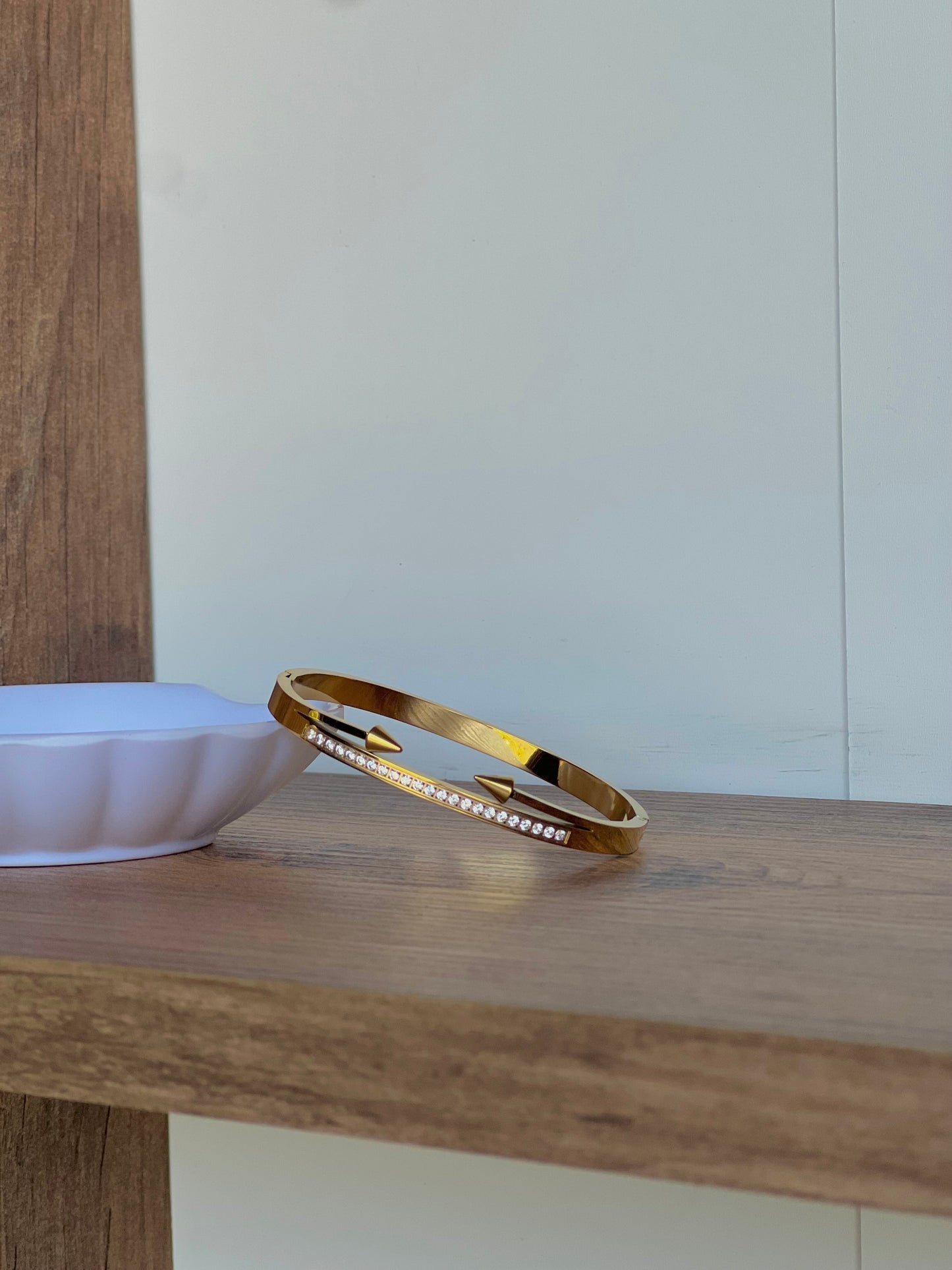 Arrow bangle bracelet