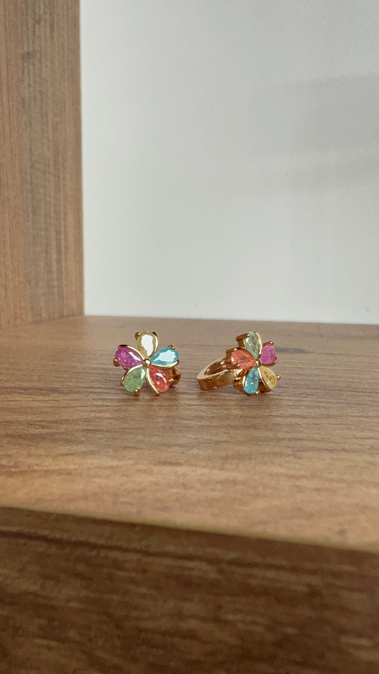 Flower mini hoop earrings