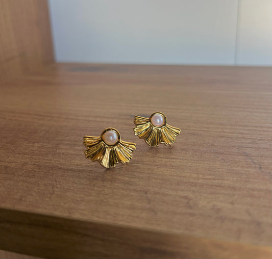 Fan earrings