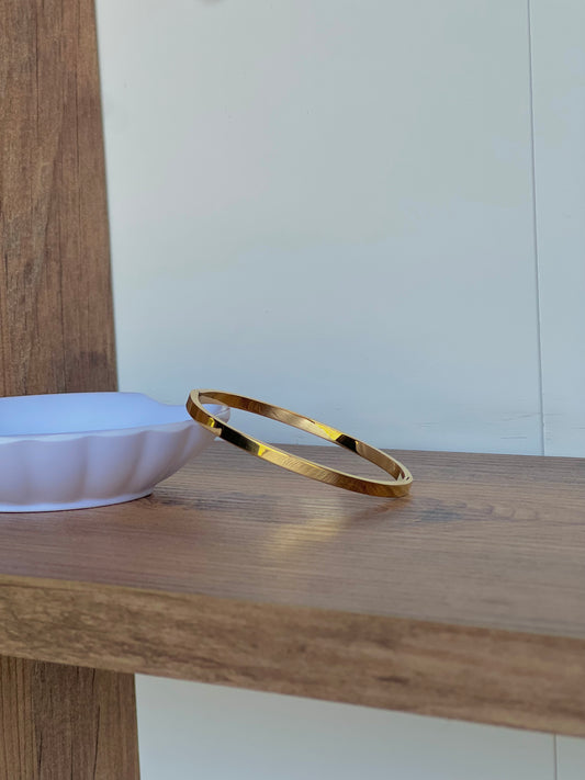 Plain bangle bracelet