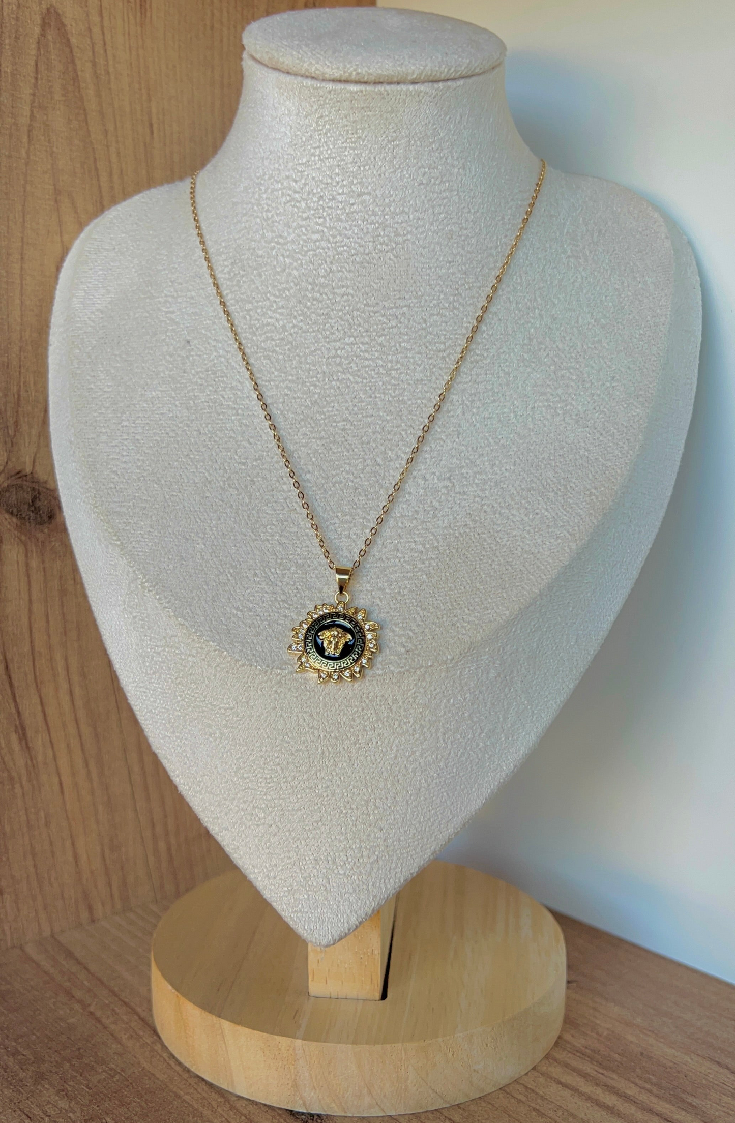 Black classy necklace