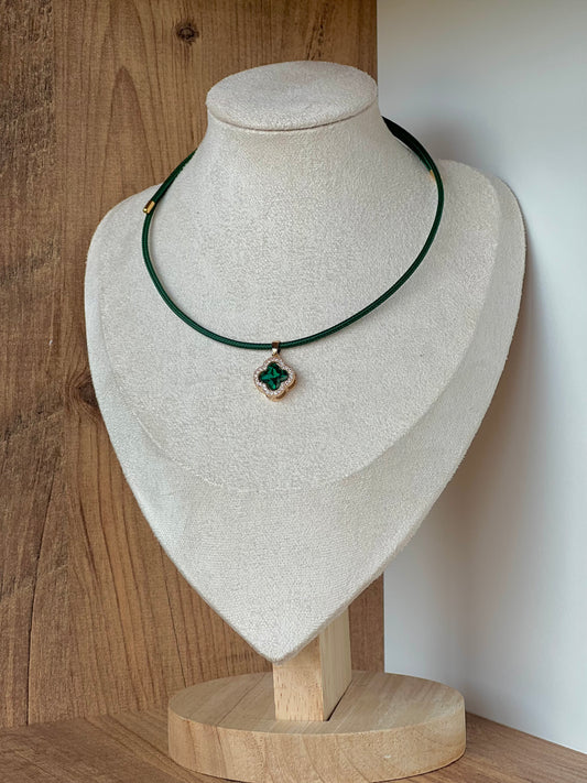 Clover magnetic necklace